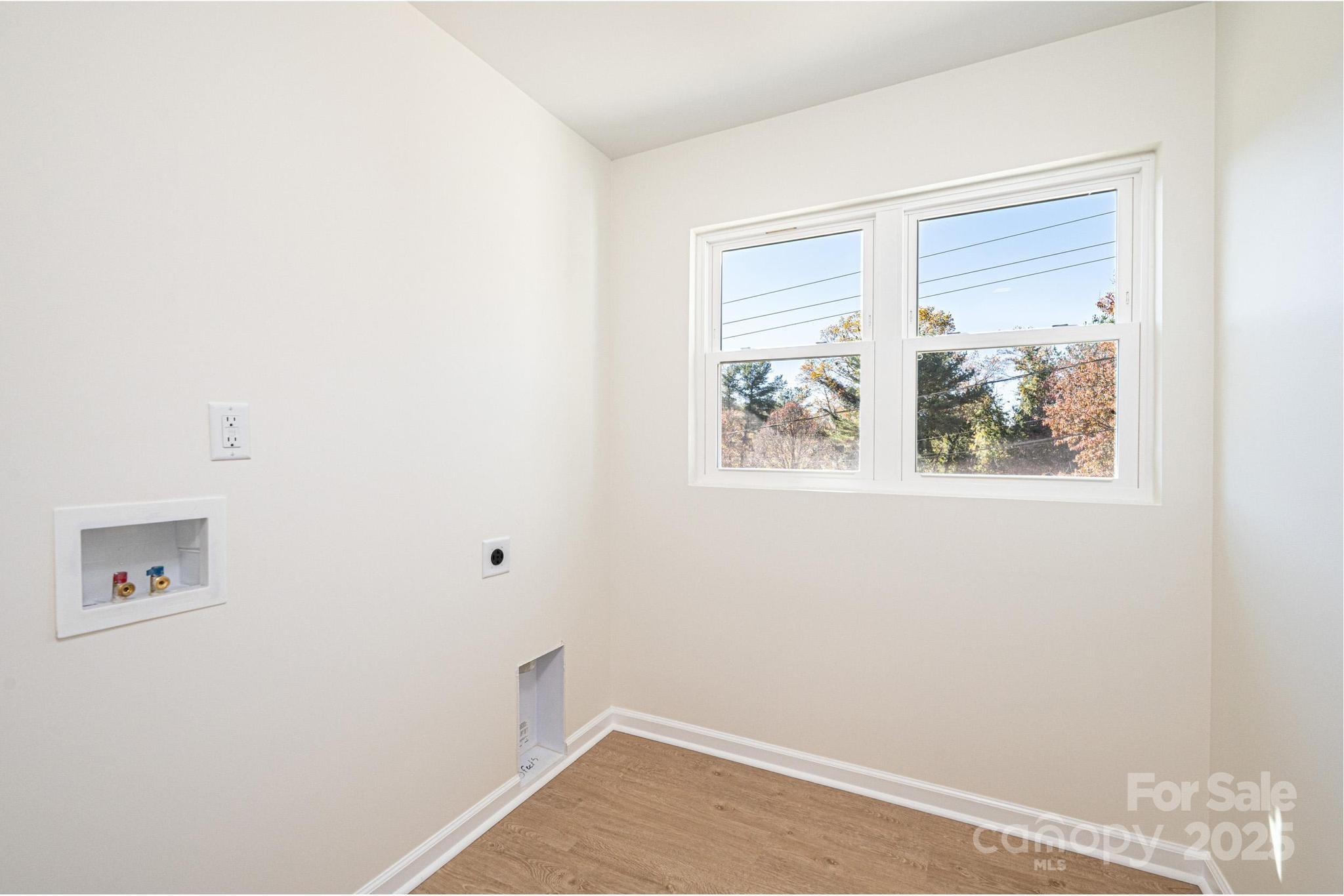 1449 4th Street Southwest Hickory, NC 28602 - Photo 15 of 19 a small space with a window