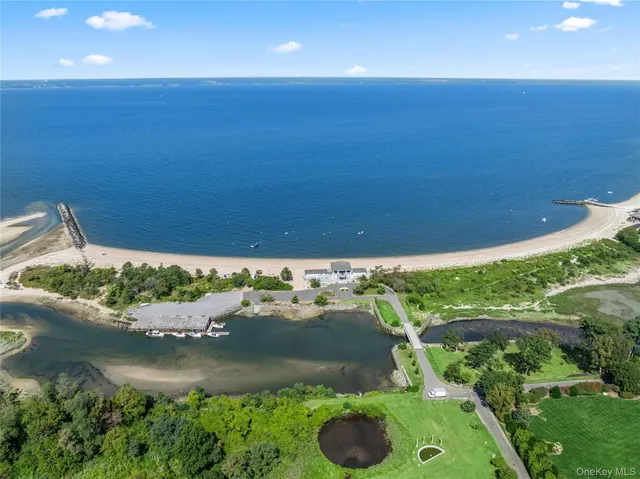 $3,429,000 | 12 Parish Drive, Locust Valley, NY 11560