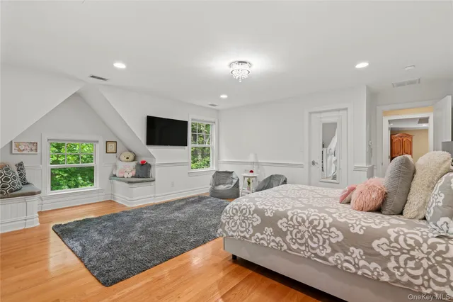 $3,749,000 | 12 Parish Drive, Locust Valley, NY 11560