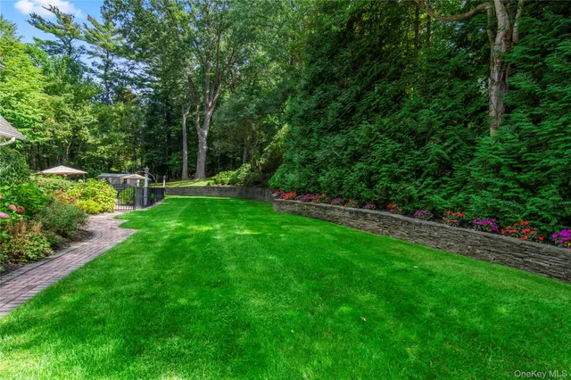 $3,749,000 | 12 Parish Drive, Locust Valley, NY 11560