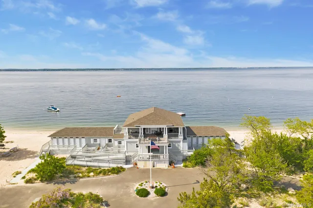 $3,749,000 | 12 Parish Drive, Locust Valley, NY 11560