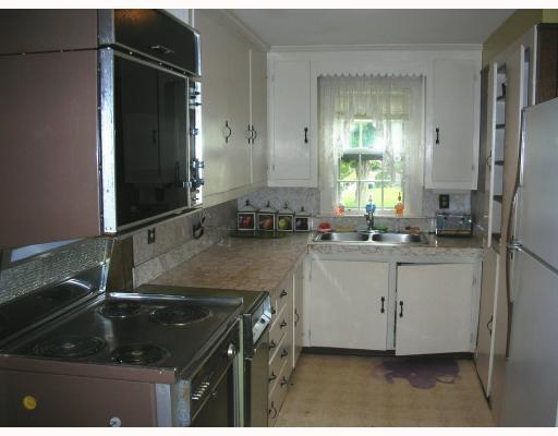 80 Laconia Road Cranston, RI 02920 - Photo 4 of 7 Kitchen.
