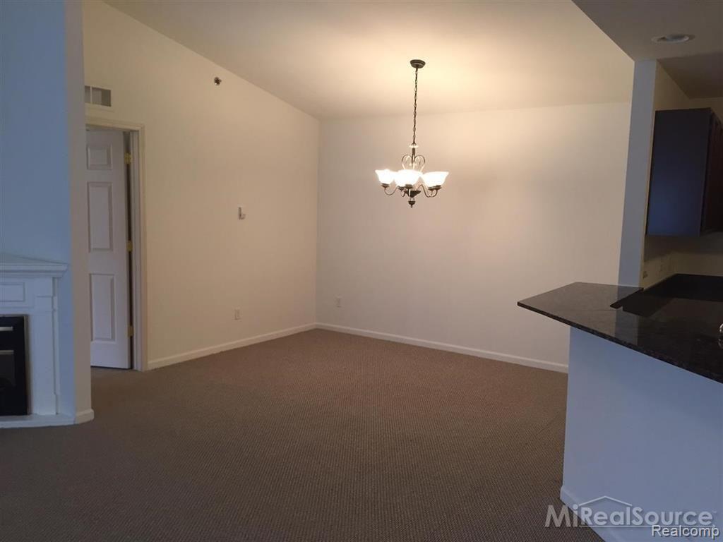 1719 Deepwood Circle Rochester, MI 48307 - Photo 8 of 20 9.JPG
