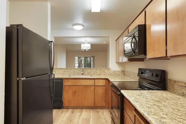 $279,950 | 2400 Eilers Lane, Unit 1806, Lodi, CA 95242