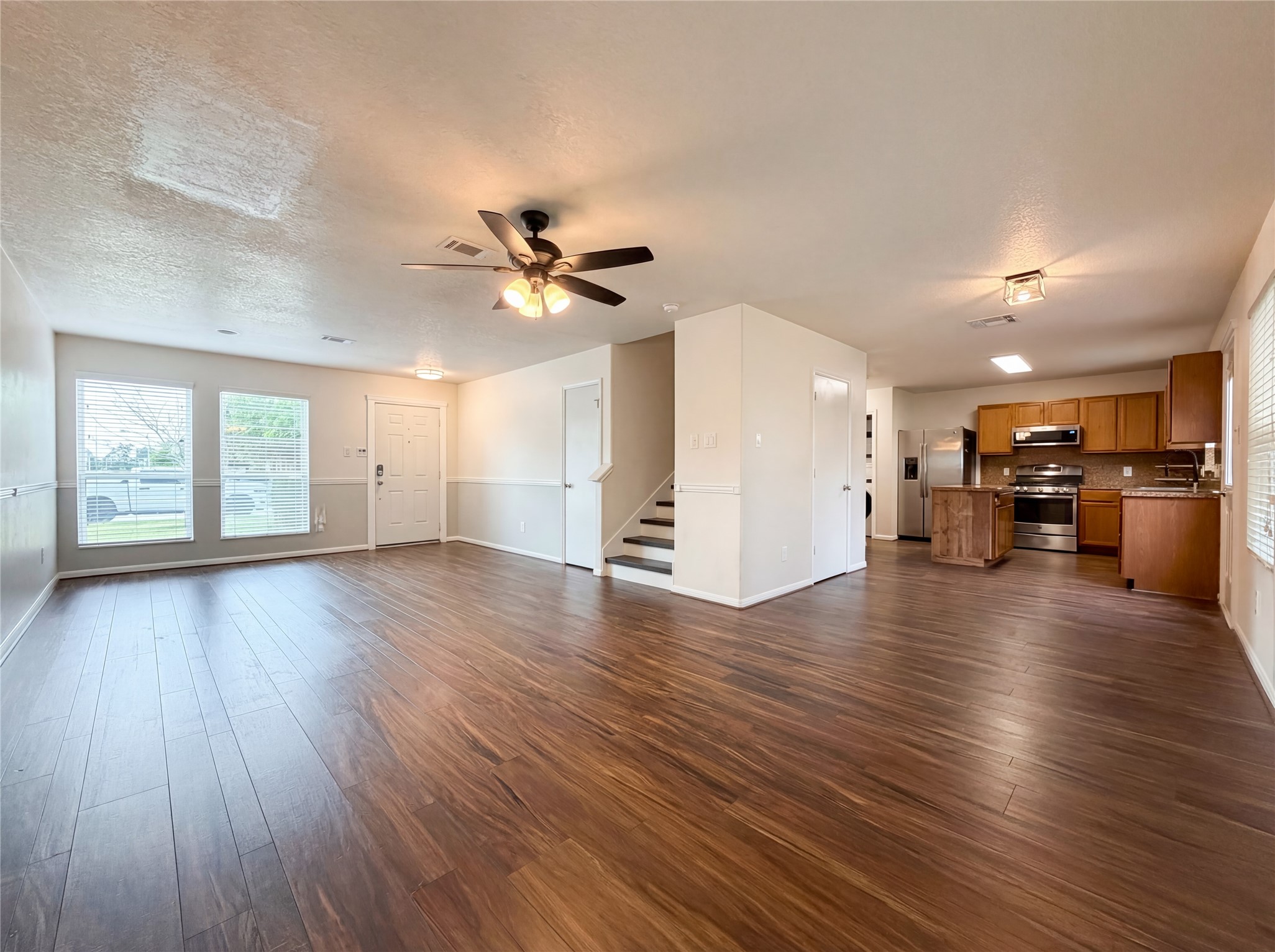 9881 Hyacinth Way Conroe, TX 77385 - Photo 3 of 18