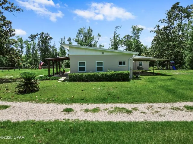 a view of a house with a backyard