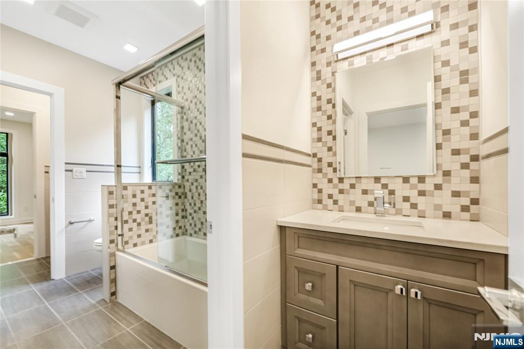 10 Big Ramapo Road Saddle River, NJ 07458 - Photo 18 of 44