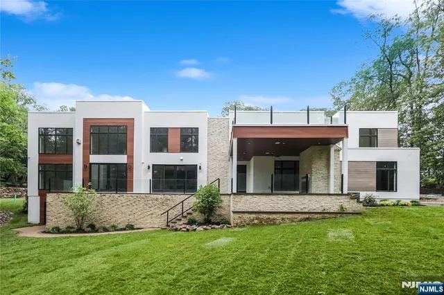 $2,779,000 | 10 Big Ramapo Road, Saddle River, NJ 07458