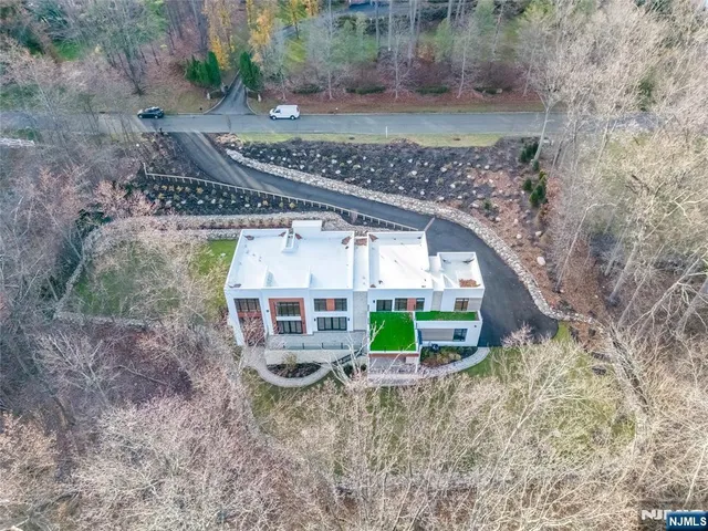 $2,779,000 | 10 Big Ramapo Road, Saddle River, NJ 07458