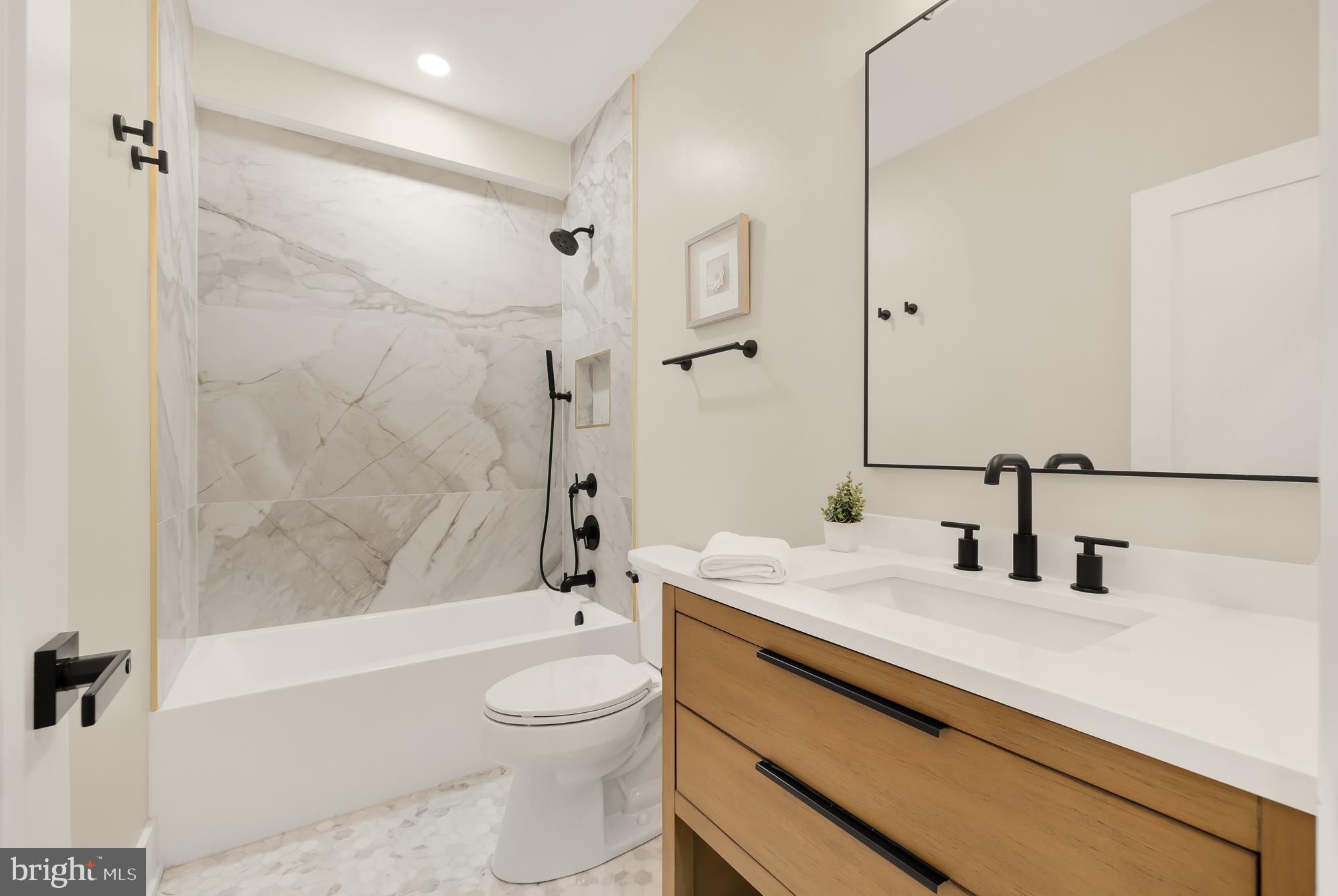 802 21st Street Northeast, Unit 1 Washington, DC 20002 - Photo 22 of 35 Primary Bath