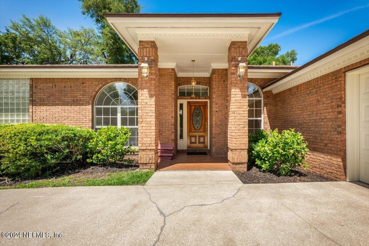 10967 Heathfield Road Jacksonville, FL 32225 - Photo 4 of 39 a front view of a house with garden