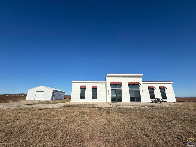 $305,000 | 2265 U Road, Strong City, KS 66869