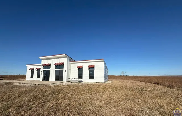 $305,000 | 2265 U Road, Strong City, KS 66869