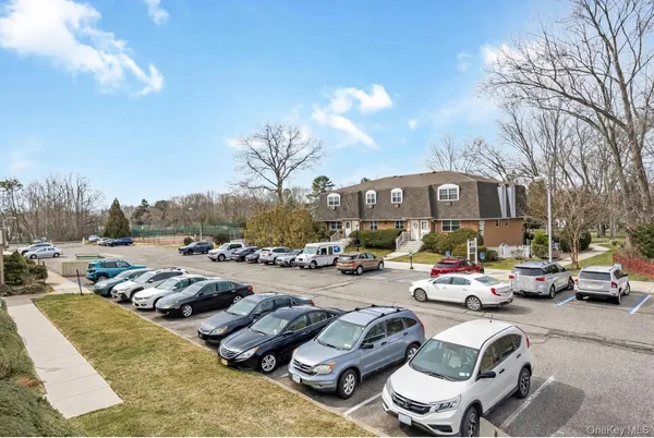$349,999 | 10 Glen Hollow Drive, Unit C7, Holtsville, NY 11742