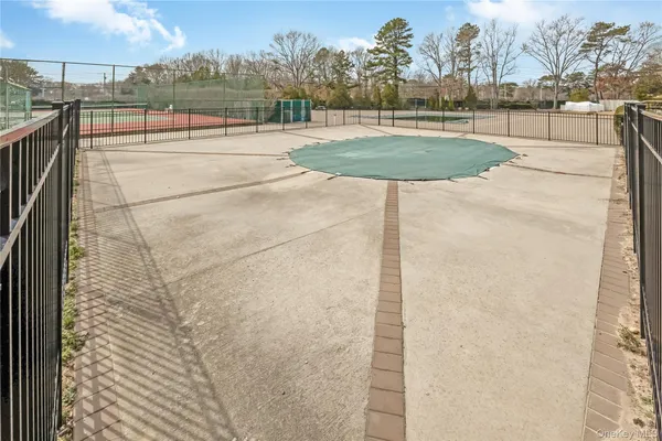 $349,999 | 10 Glen Hollow Drive, Unit C7, Holtsville, NY 11742