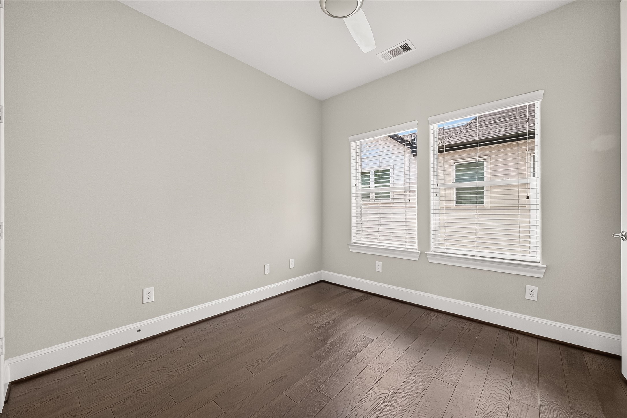 9656 Knight Road Houston, TX 77045 - Photo 20 of 37 Gallery Image 20