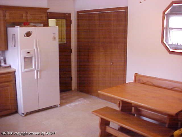 4702 South Fannin Street Amarillo, TX 79110 - Photo 5 of 10 a room with a table and cabinets