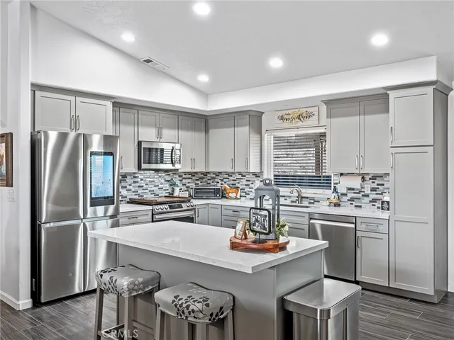 $725,000 | 22585 Ocotillo Way, Apple Valley, CA 92308