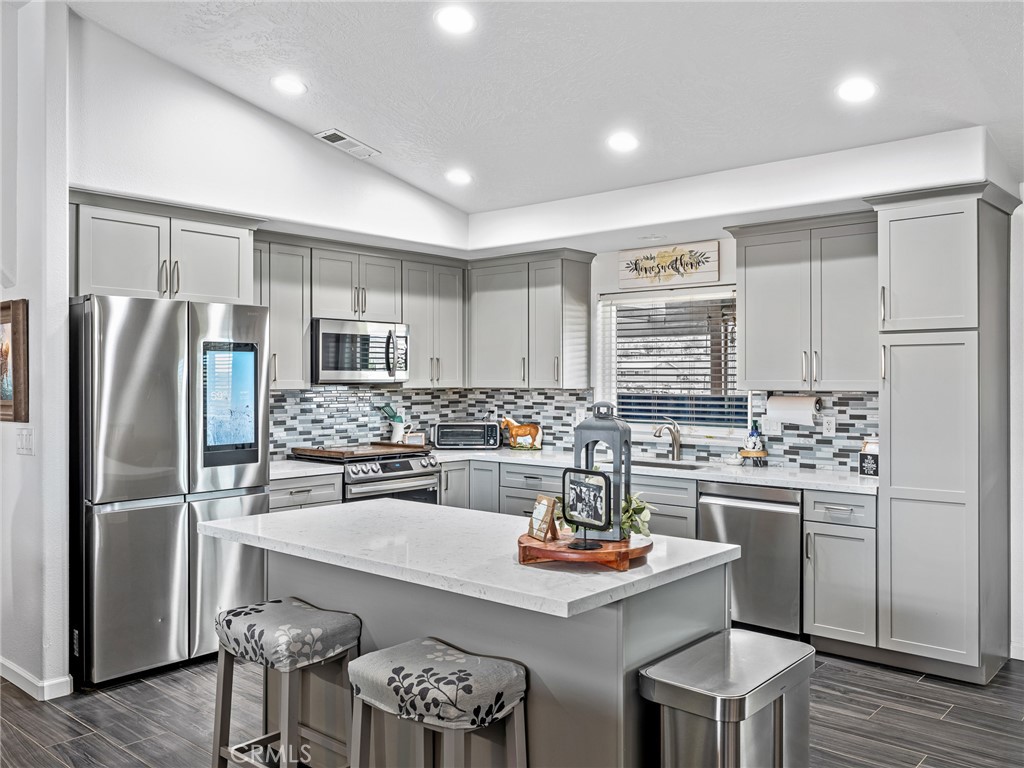 22585 Ocotillo Way Apple Valley, CA 92308 - Photo 11 of 42