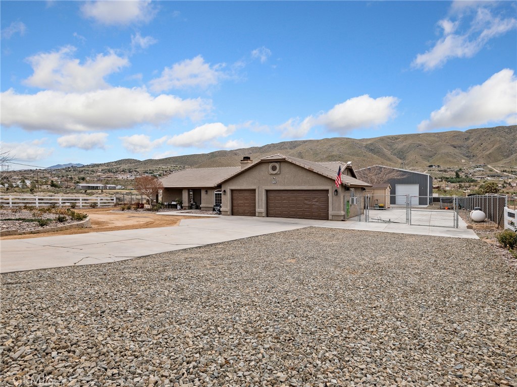 22585 Ocotillo Way Apple Valley, CA 92308 - Photo 2 of 42