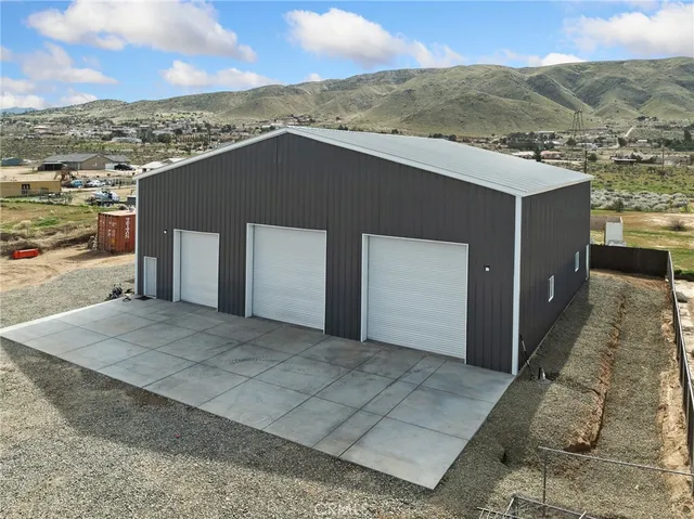 $725,000 | 22585 Ocotillo Way, Apple Valley, CA 92308