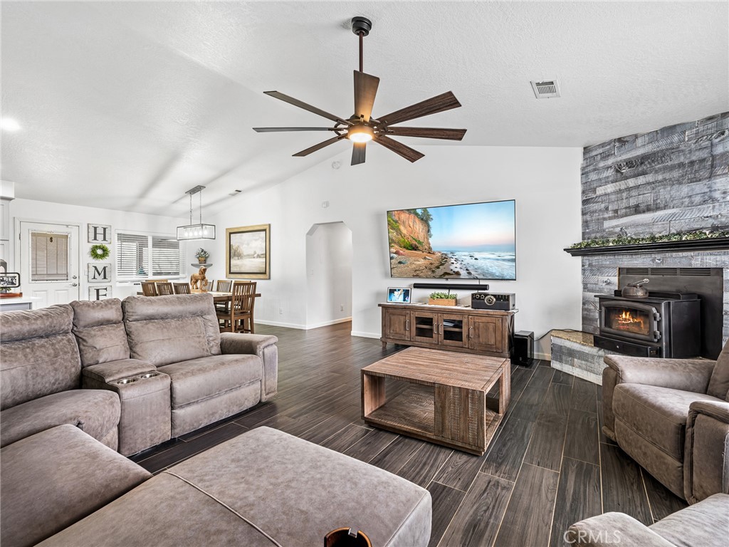 22585 Ocotillo Way Apple Valley, CA 92308 - Photo 8 of 42