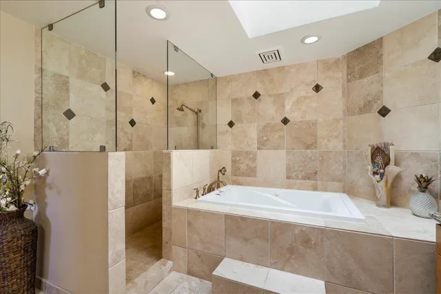 $1,650,000 | 50 Puu Anoano Street, Unit 2204, Lahaina, HI 96761