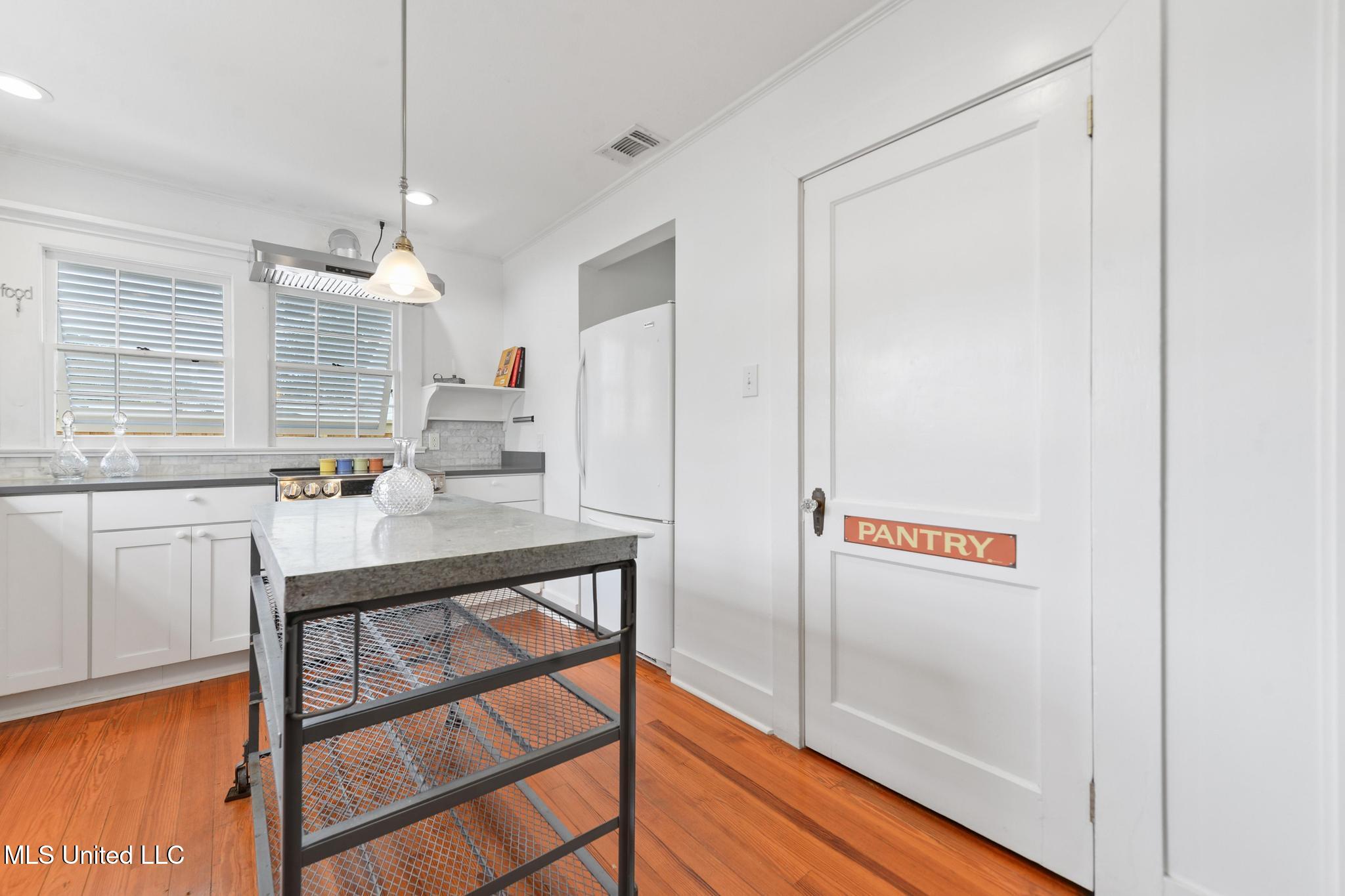 321 State Street Bay St. Louis, MS 39520 - Photo 9 of 32 009