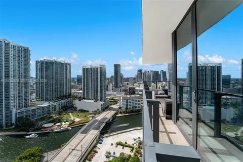 $1,165,000 | 68 Southeast 6th Street, Unit 2612, Miami, FL 33131