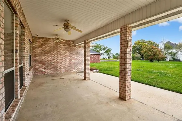 $435,000 | 145 Lakewood Drive, Laplace, LA 70068