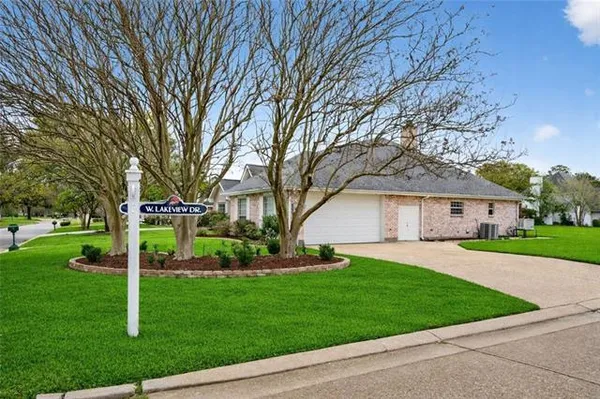 $435,000 | 145 Lakewood Drive, Laplace, LA 70068