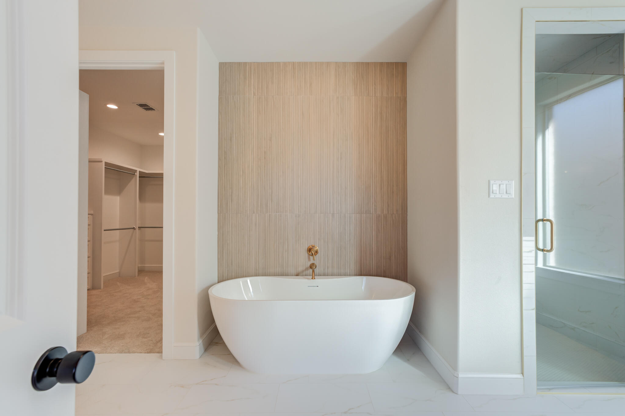 4602 140th Street Lubbock, TX 79424 - Photo 31 of 56 a bathroom with a sink and a mirror