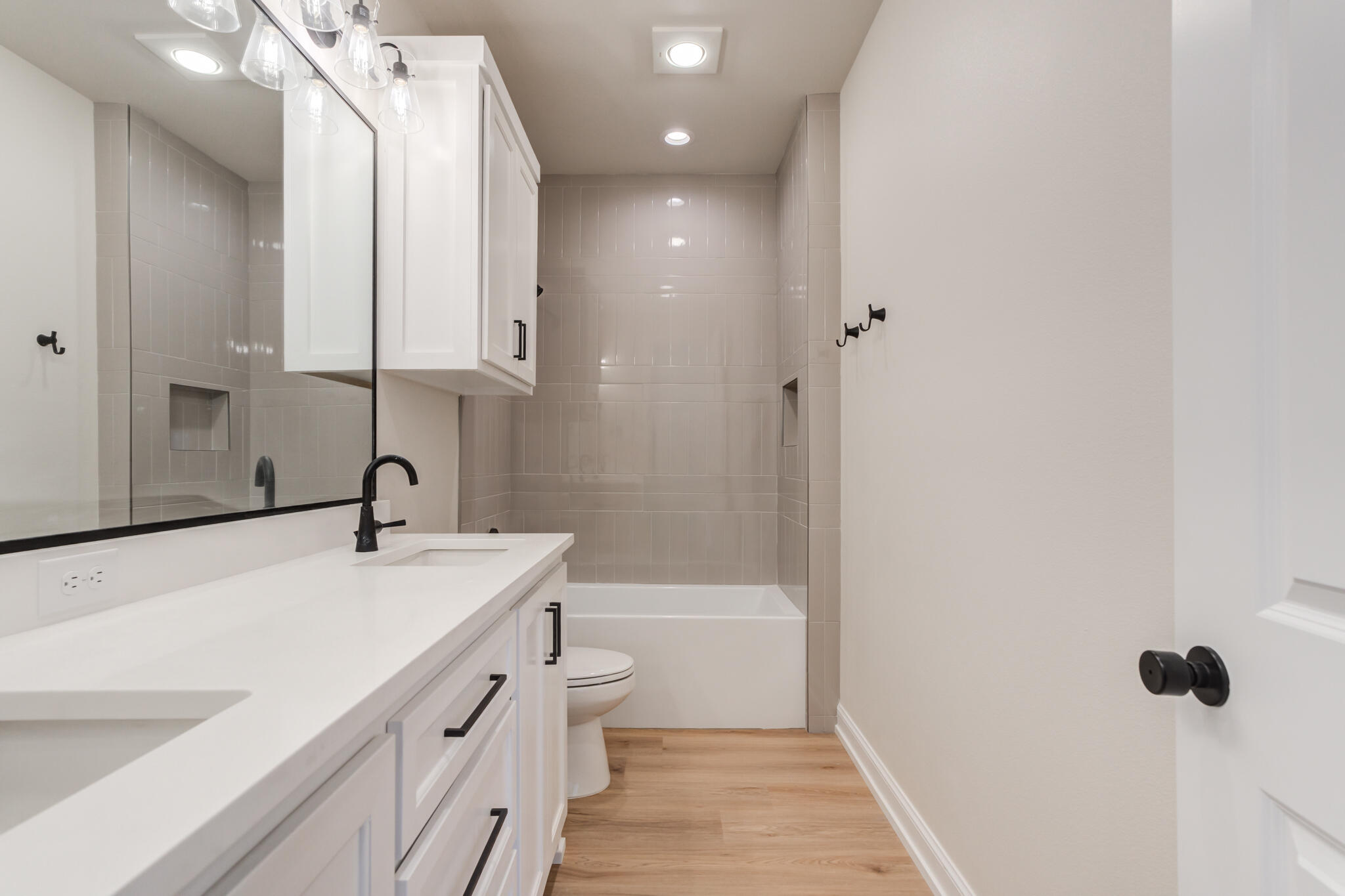 4602 140th Street Lubbock, TX 79424 - Photo 47 of 56 a bathroom with a bathtub a sink a toilet and a mirror