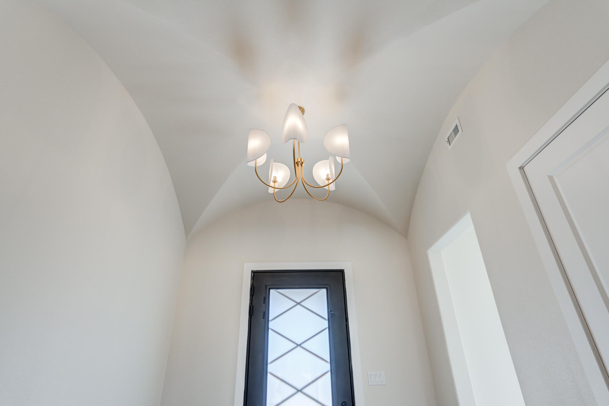 4602 140th Street Lubbock, TX 79424 - Photo 6 of 56 4602-140th-St_Lubbock-TX_6_Entryway