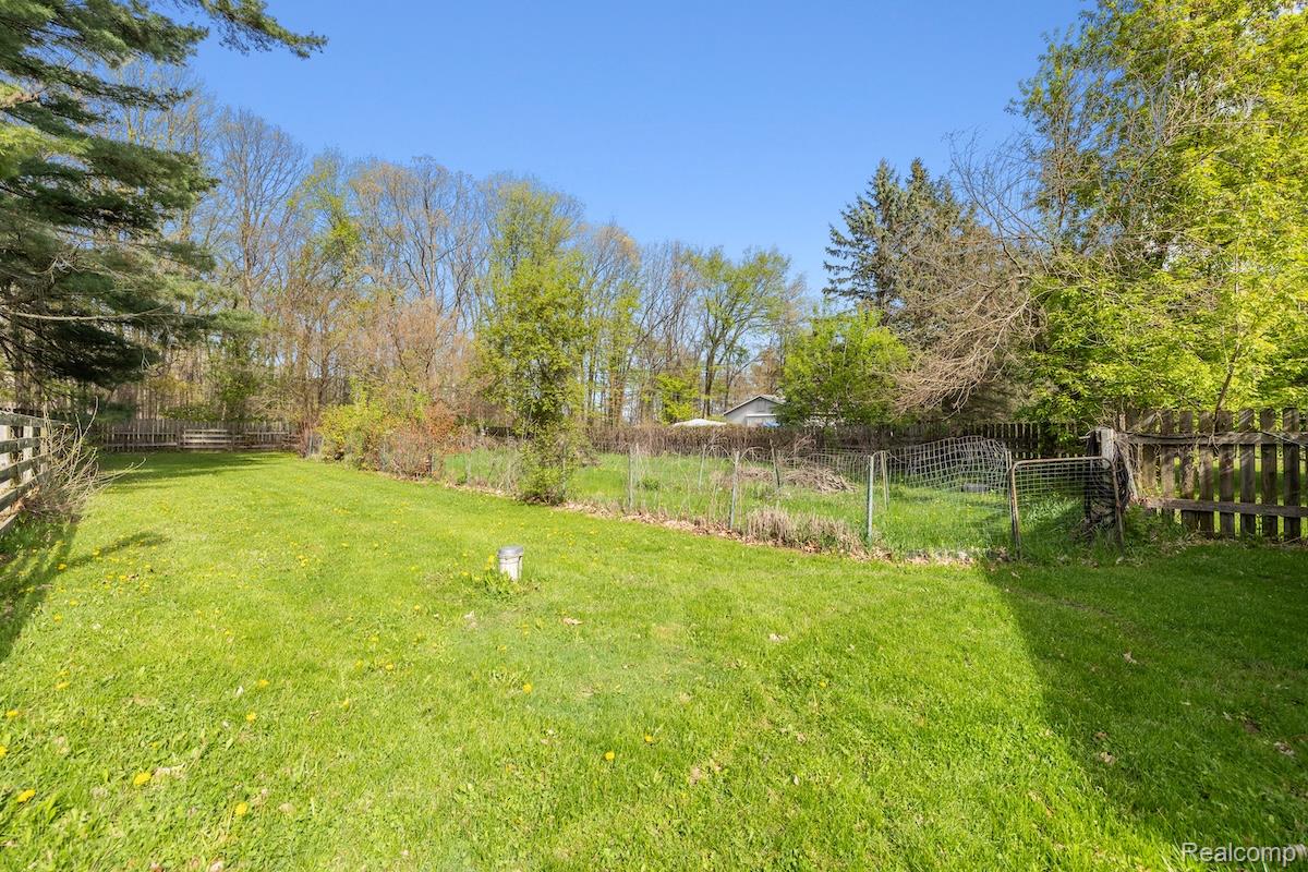 2700 North Hacker Road Howell, MI 48855 - Photo 28 of 34 2700 Hacker-76.jpg