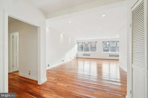 $520,000 | 220 West Rittenhouse Square, Unit 8B, Philadelphia, PA 19103