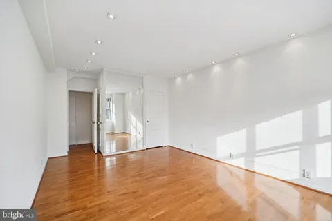 $520,000 | 220 West Rittenhouse Square, Unit 8B, Philadelphia, PA 19103