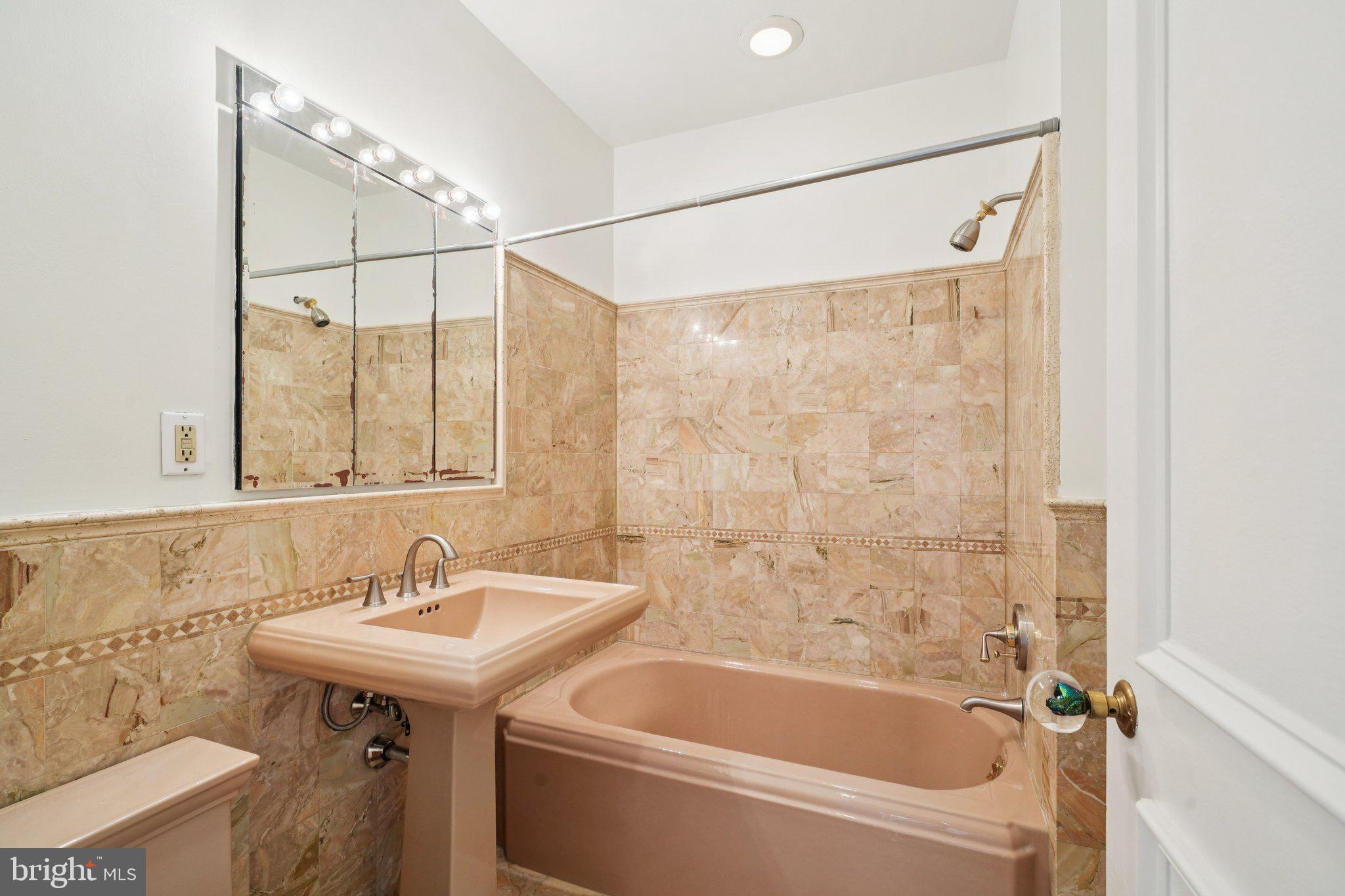 220 West Rittenhouse Square, Unit 8B Philadelphia, PA 19103 - Photo 23 of 31