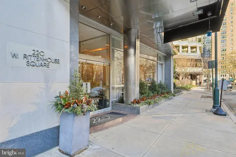 $520,000 | 220 West Rittenhouse Square, Unit 8B, Philadelphia, PA 19103