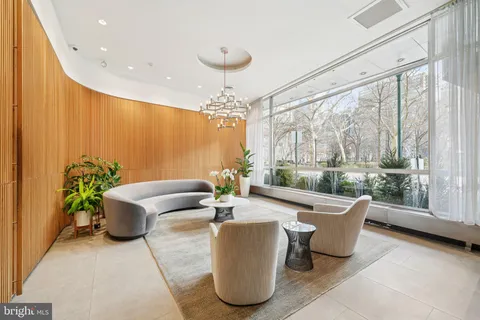 $520,000 | 220 West Rittenhouse Square, Unit 8B, Philadelphia, PA 19103