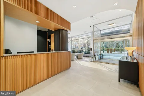 $520,000 | 220 West Rittenhouse Square, Unit 8B, Philadelphia, PA 19103