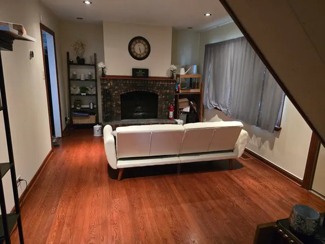 $279,900 | 6825 La Porte Court, Bridgeview, IL 60455