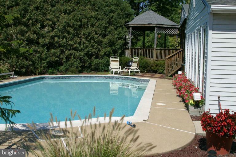17128 Butler Road Poolesville, MD 20837 - Photo 26 of 27 View pool