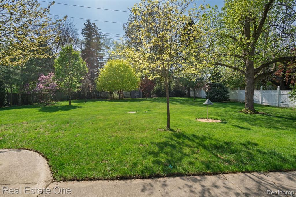 129 Texas Avenue Rochester Hills, MI 48309 - Photo 47 of 50