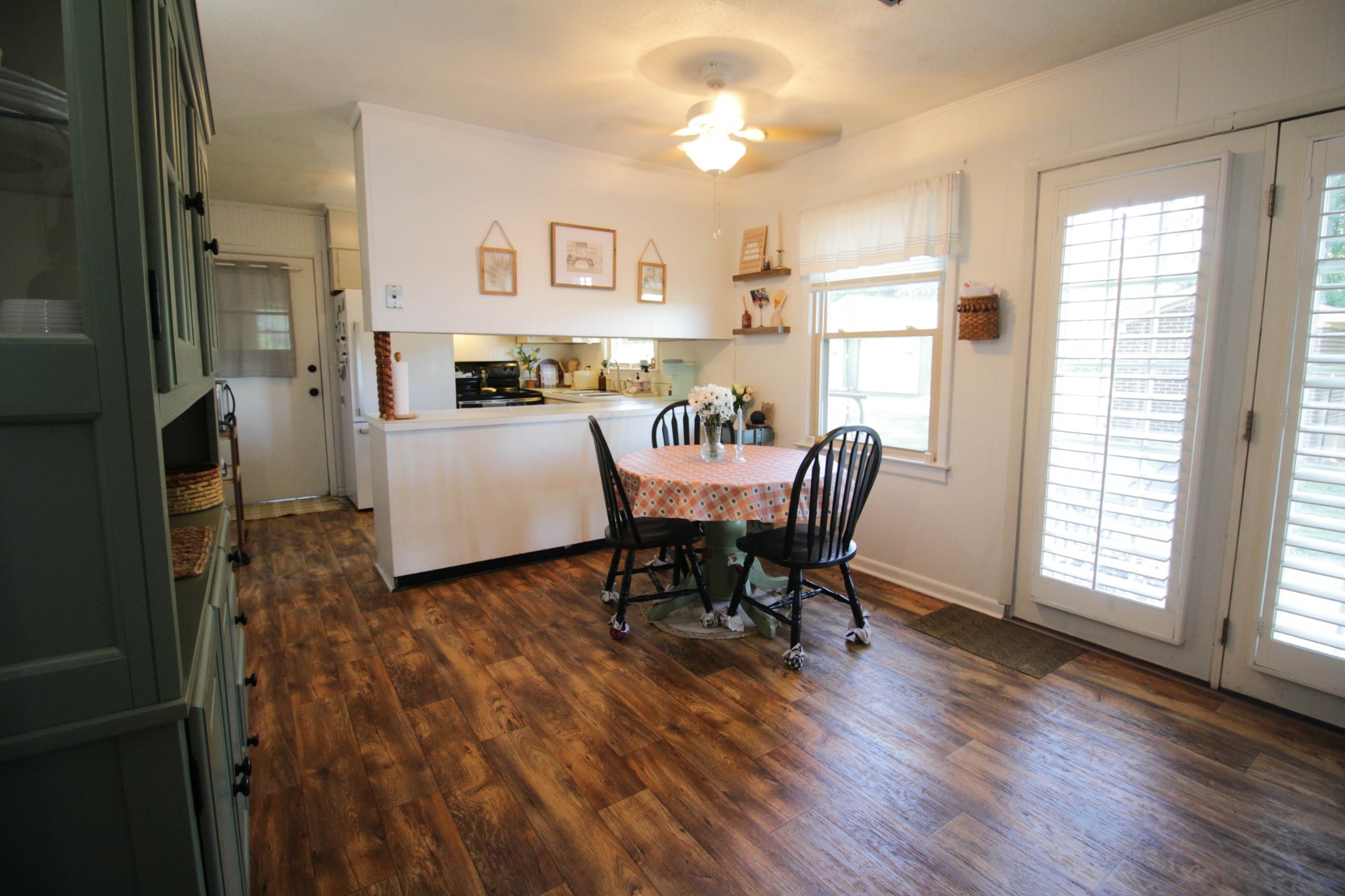 18 Elora Road Flintville, TN 37335 - Photo 4 of 11 a dining room with furniture and window