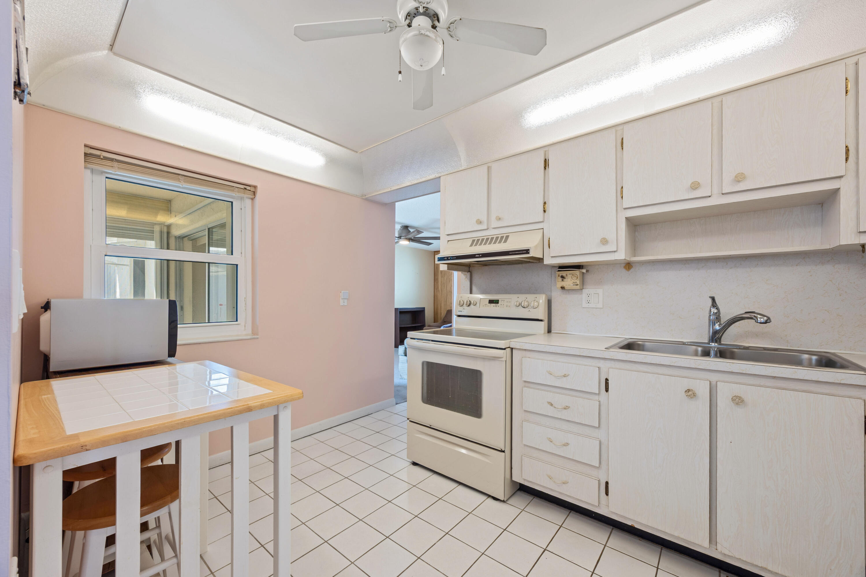 1828 Southwest 17th Street Boynton Beach, FL 33426 - Photo 8 of 21 Kitchen