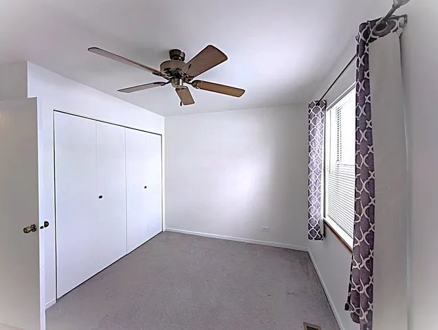 $2,150 | 205 Glasgow Lane, Unit V1, Schaumburg, IL 60107