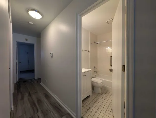 $2,150 | 205 Glasgow Lane, Unit V1, Schaumburg, IL 60107