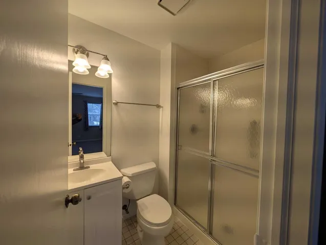 $2,150 | 205 Glasgow Lane, Unit V1, Schaumburg, IL 60107