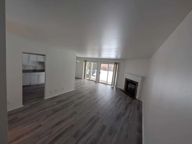 $2,150 | 205 Glasgow Lane, Unit V1, Schaumburg, IL 60107